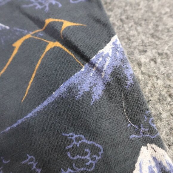 Uniqlo Hokusai T-shirt XS Blue All Over Print Mount Fuji Unisex Fit - Picture 2 of 6